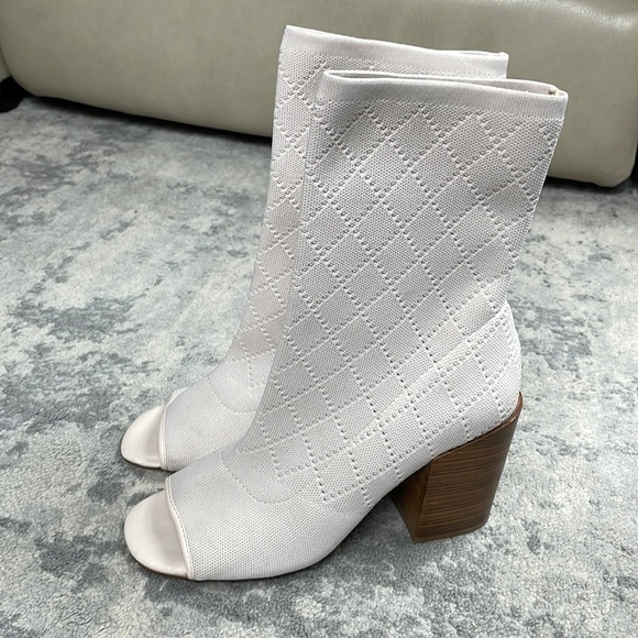 Kelsi Dagger Macey Stretch Diamond Knit Sock Boot Vanilla White Open Toe Sz 9 - Picture 3 of 14